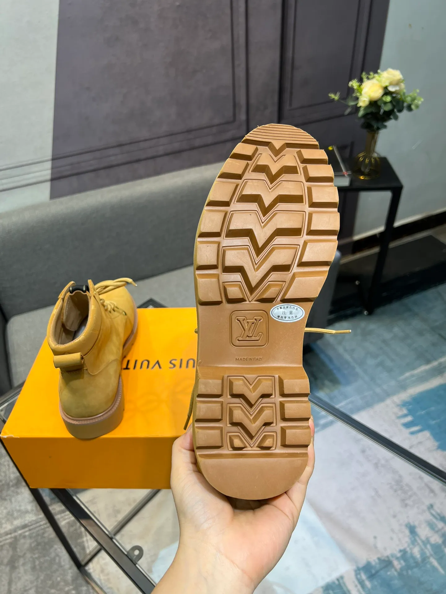 Men's shoes 💰900 L Home - the latest LV men's business casual boots, luxury and nobility are a must, all made of imported original first-layer cowhide, just to create a more comfortable wearing experience, ➕top imported water-dyed full cow lining, original high wear-resistant outsole! 👏👏 Size: Male 39-44; (38 45 46 customized)